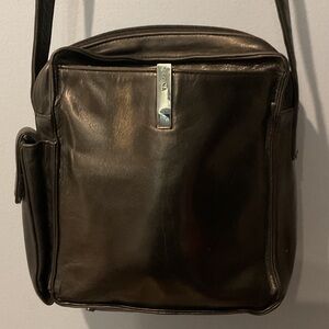 Perlina blackLeather Messenger Bag